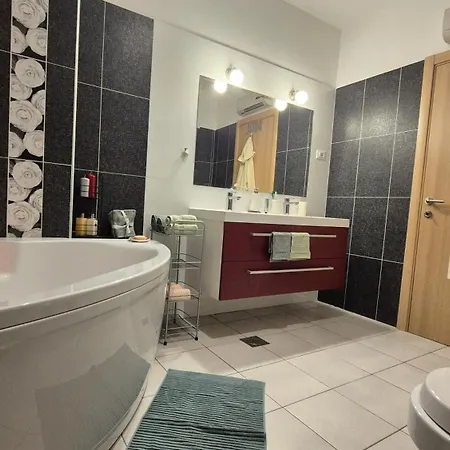 La Famiglia Apartment *