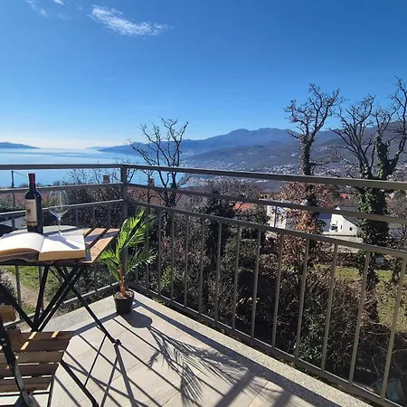 La Famiglia Apartment